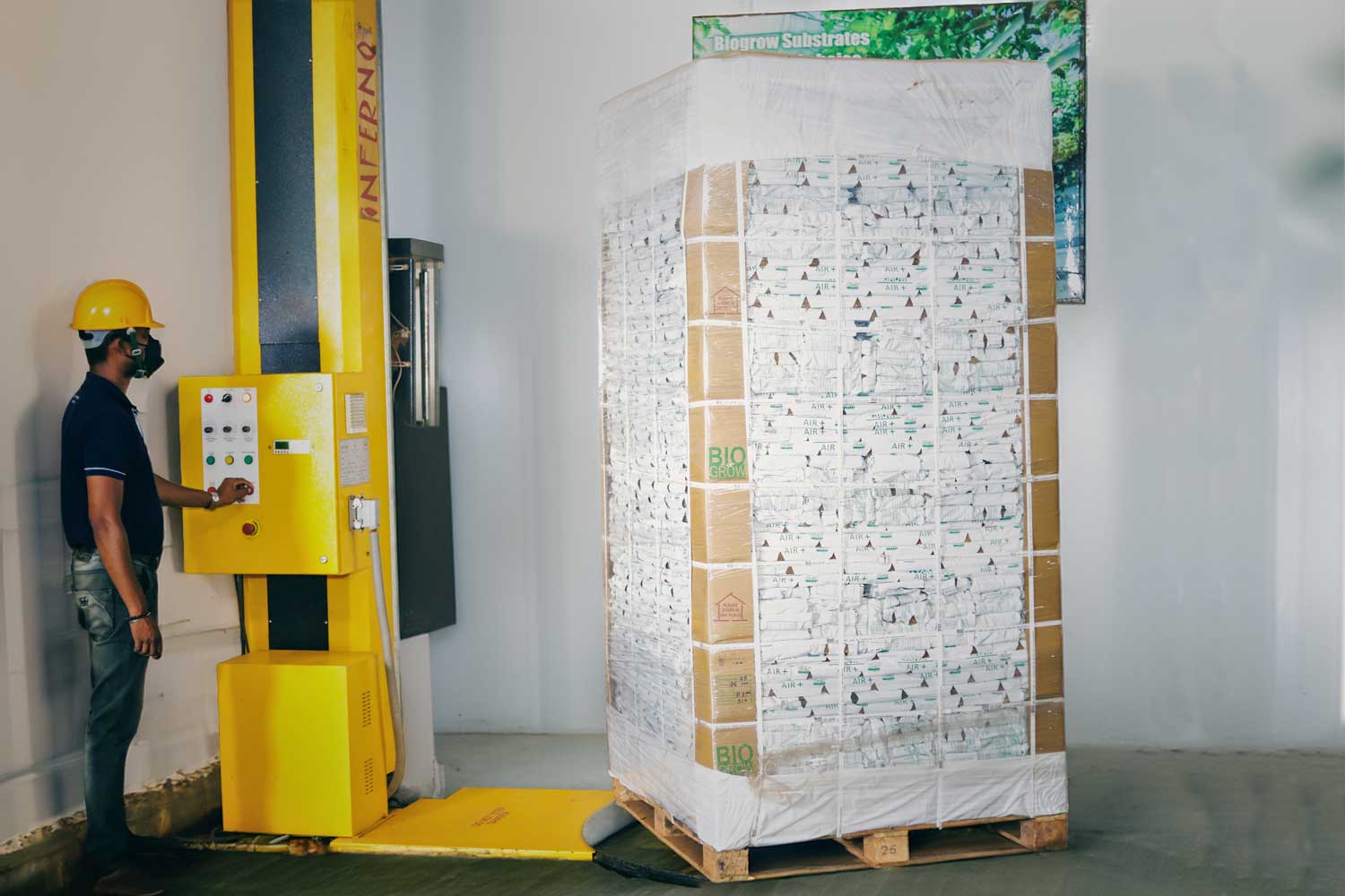 Palletising orders at the Biogrow factory